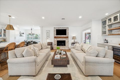 Tiny photo for 810 Silvergate Drive, Houston, TX 77079 (MLS # 39425799)