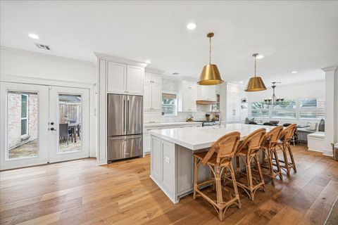 Tiny photo for 810 Silvergate Drive, Houston, TX 77079 (MLS # 39425799)