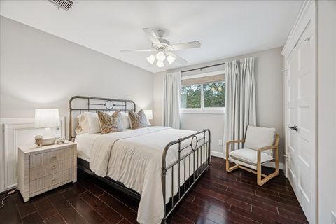 Tiny photo for 810 Silvergate Drive, Houston, TX 77079 (MLS # 39425799)