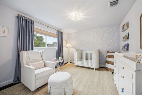 Tiny photo for 810 Silvergate Drive, Houston, TX 77079 (MLS # 39425799)