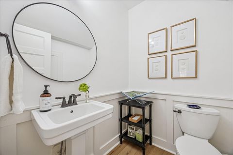 Tiny photo for 810 Silvergate Drive, Houston, TX 77079 (MLS # 39425799)