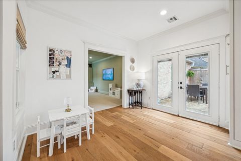 Tiny photo for 810 Silvergate Drive, Houston, TX 77079 (MLS # 39425799)