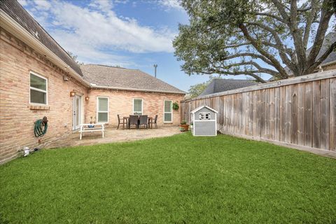 Tiny photo for 810 Silvergate Drive, Houston, TX 77079 (MLS # 39425799)