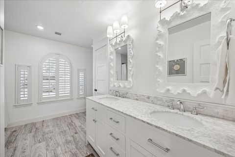 Tiny photo for 810 Silvergate Drive, Houston, TX 77079 (MLS # 39425799)