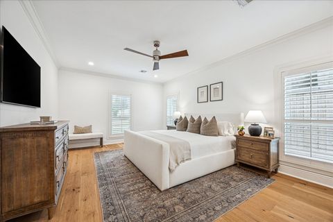 Tiny photo for 810 Silvergate Drive, Houston, TX 77079 (MLS # 39425799)