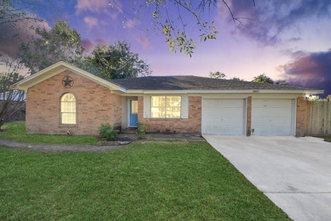 Photo of 4311 Pine Shadows Street, Dickinson, TX 77539 (MLS # 46177019)