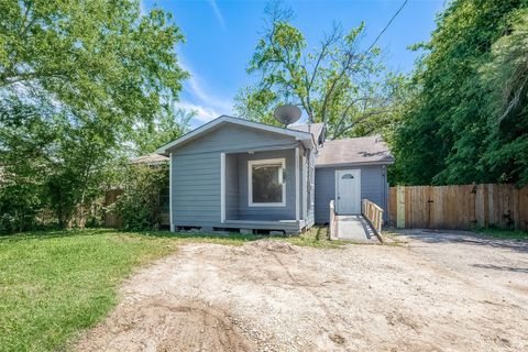 Photo of 4810 Carmen Street, Houston, TX 77033 (MLS # 61413922)