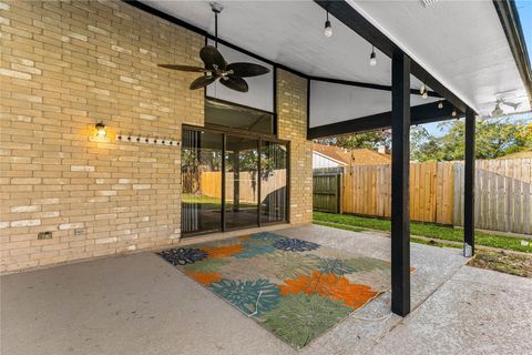 Photo of 303 Narcissus St Street, Lake Jackson, TX 77566 (MLS # 796298)