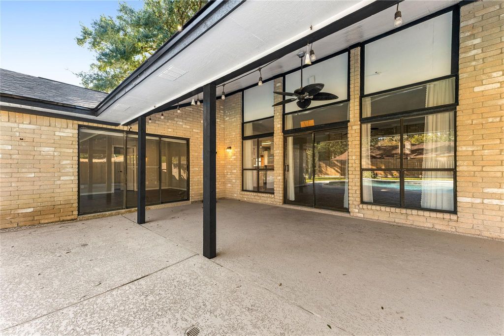 Photo of 303 Narcissus St Street, Lake Jackson, TX 77566 (MLS # 796298)