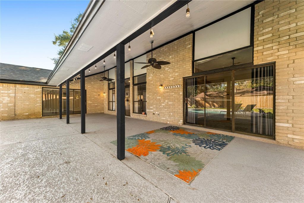 Photo of 303 Narcissus St Street, Lake Jackson, TX 77566 (MLS # 796298)