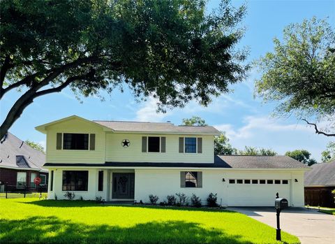 Photo of 155 N April Waters Drive Drive N, Conroe, TX 77356 (MLS # 27202802)