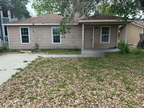 Photo of 453 N Mccampbell Street, Aransas Pass, TX 78336 (MLS # 61113980)