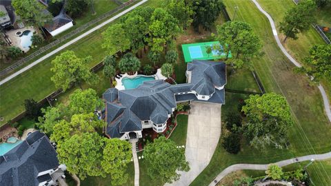 Photo of 600 Royal Oaks Drive, Friendswood, TX 77546 (MLS # 5018869)