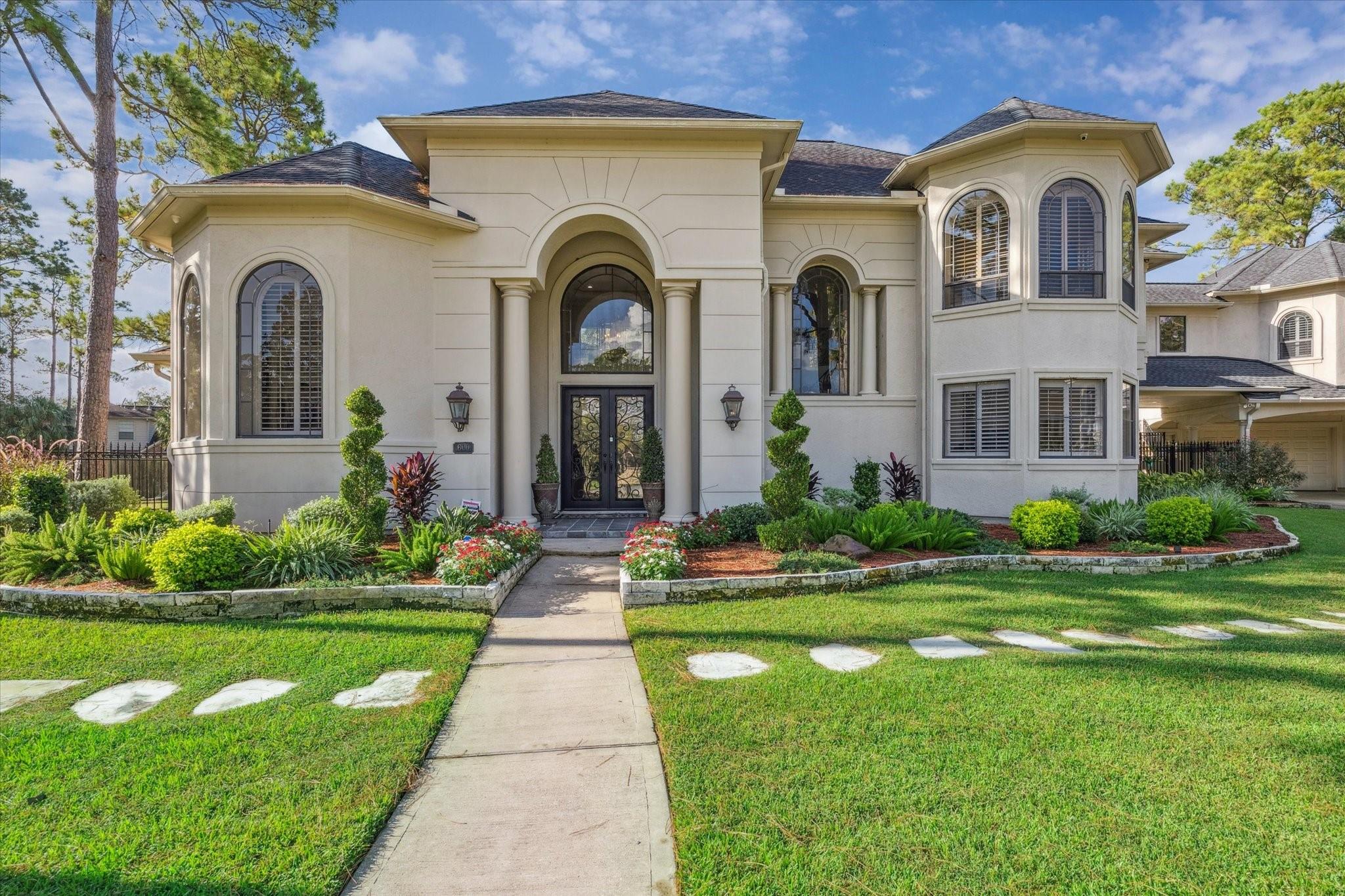 600 Royal Oaks Drive