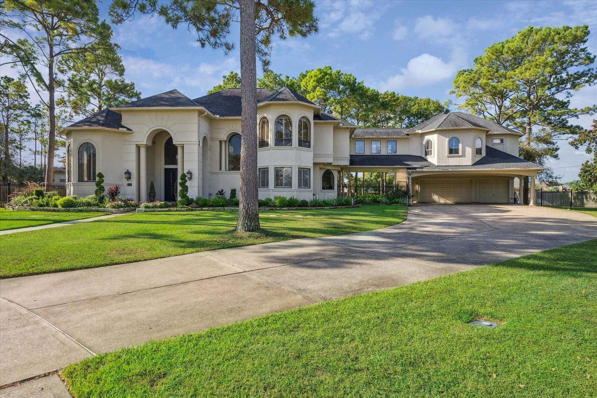 600 Royal Oaks Drive