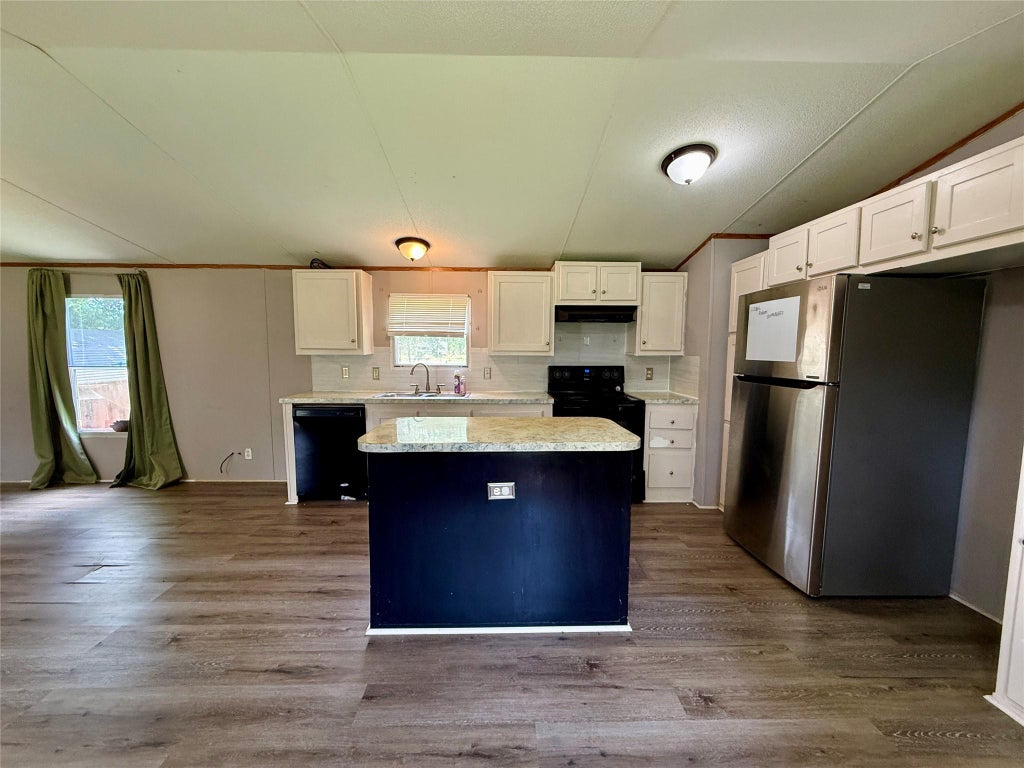 Photo of 102 Western Way WAY, Angleton, TX 77515 (MLS # 57029494)
