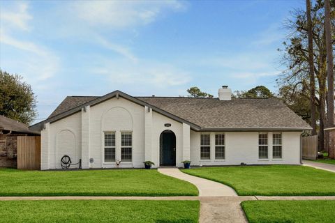 Photo of 5422 Golf Drive, Houston, TX 77091 (MLS # 94173375)