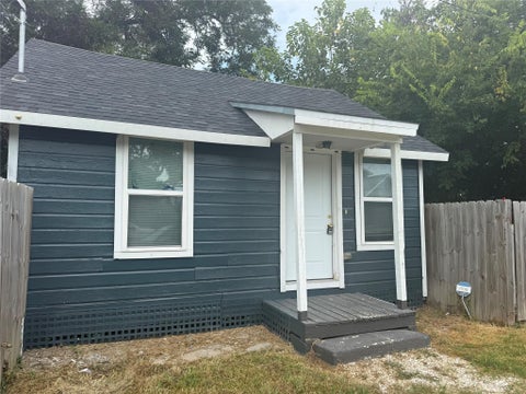 Photo of 412 Winona Drive #B, Pasadena, TX 77506 (MLS # 15603945)