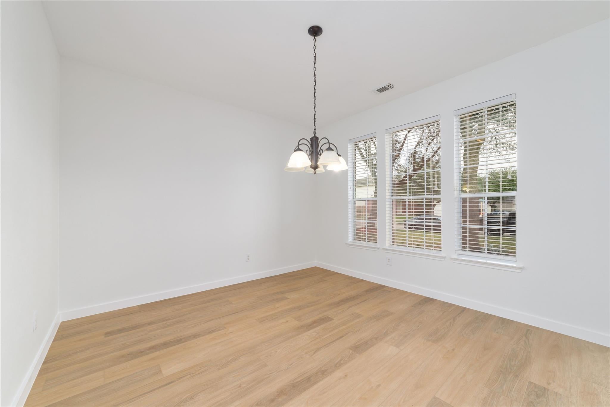 20215 Enchanted Rose Lane