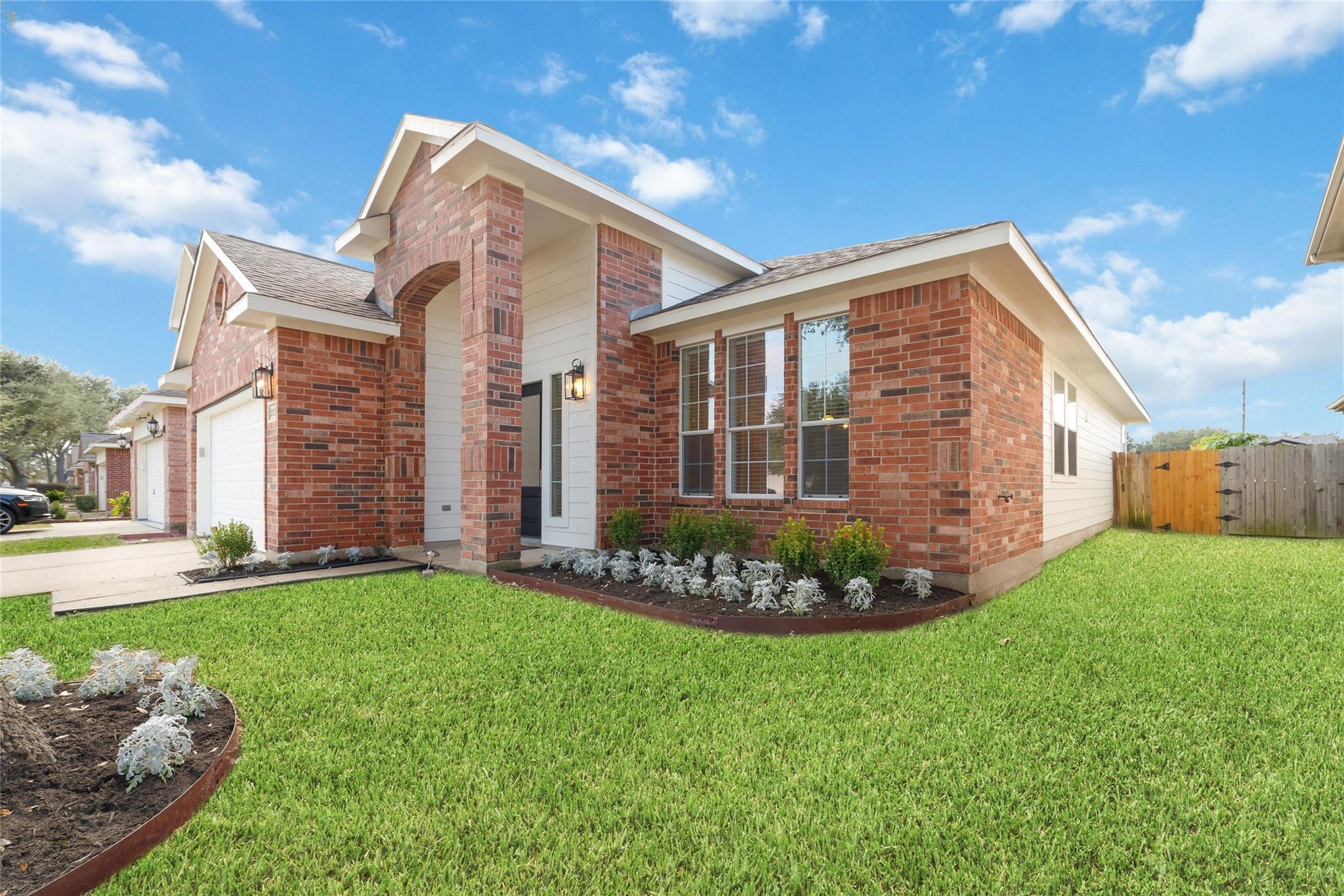 20215 Enchanted Rose Lane