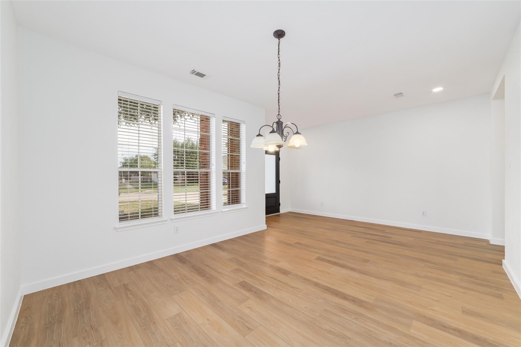 20215 Enchanted Rose Lane
