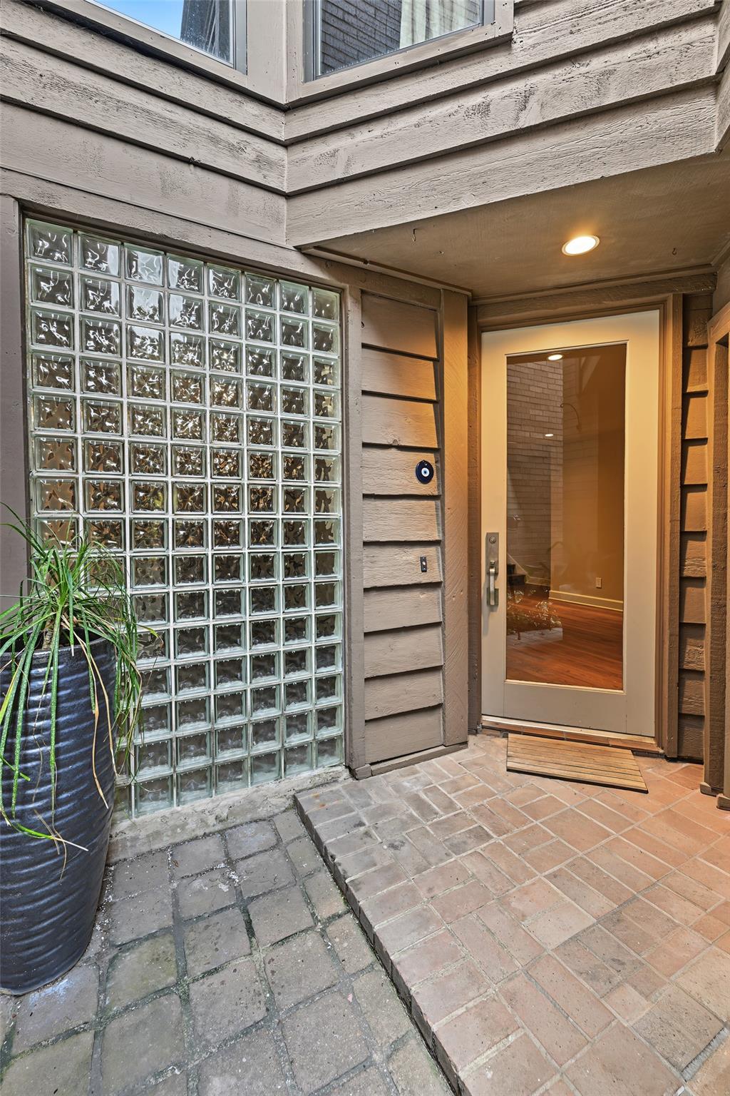 Photo of 5000 Bayard Lane, Houston, TX 77006 (MLS # 60086342)