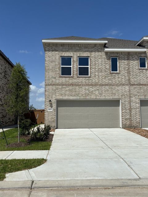 Townhouse For Sale - 2171 Salinas Drive<br/> Rosharon, TX 77583