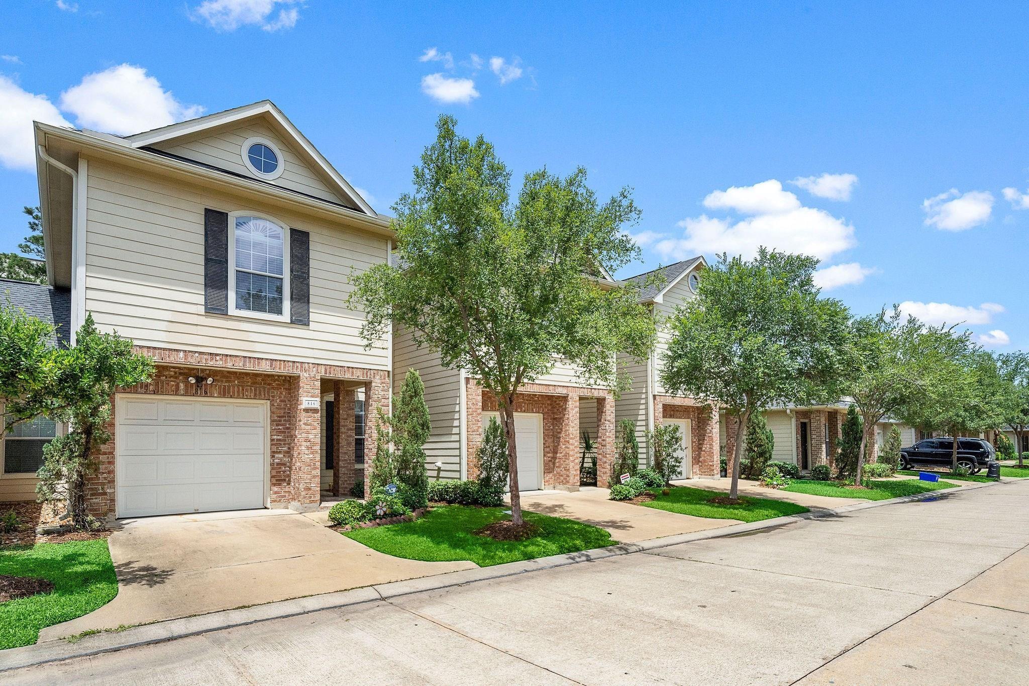 816 Sterling Creek Circle