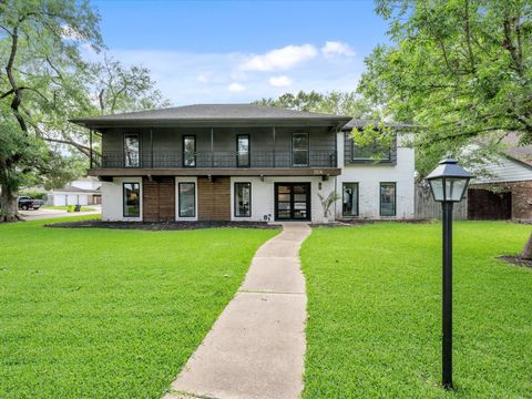 Photo of 2614 E Pebble Beach Drive, Missouri City, TX 77459 (MLS # 33343271) Photo of 2614 E Pebble Beach Drive, Missouri City, TX 77459 (MLS # 33343271)