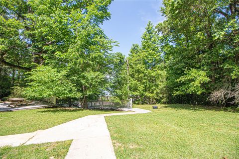 Photo of 139 Grand Pine Loop Cir, Livingston, TX 77351 (MLS # 33739512)