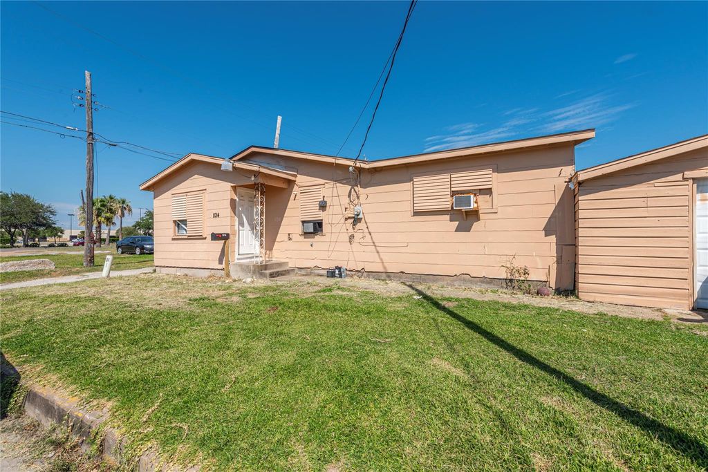 Photo of 1014 48th Street, Galveston, TX 77550 (MLS # 54927820)