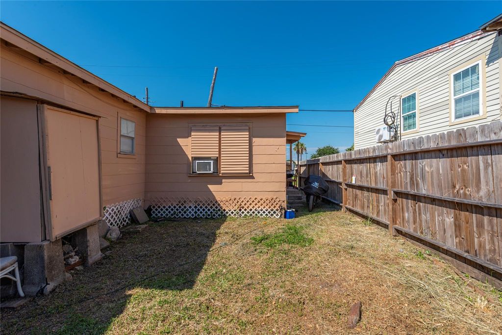 Photo of 1014 48th Street, Galveston, TX 77550 (MLS # 54927820)