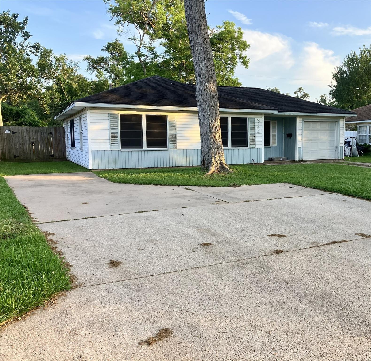 324 Acacia Street