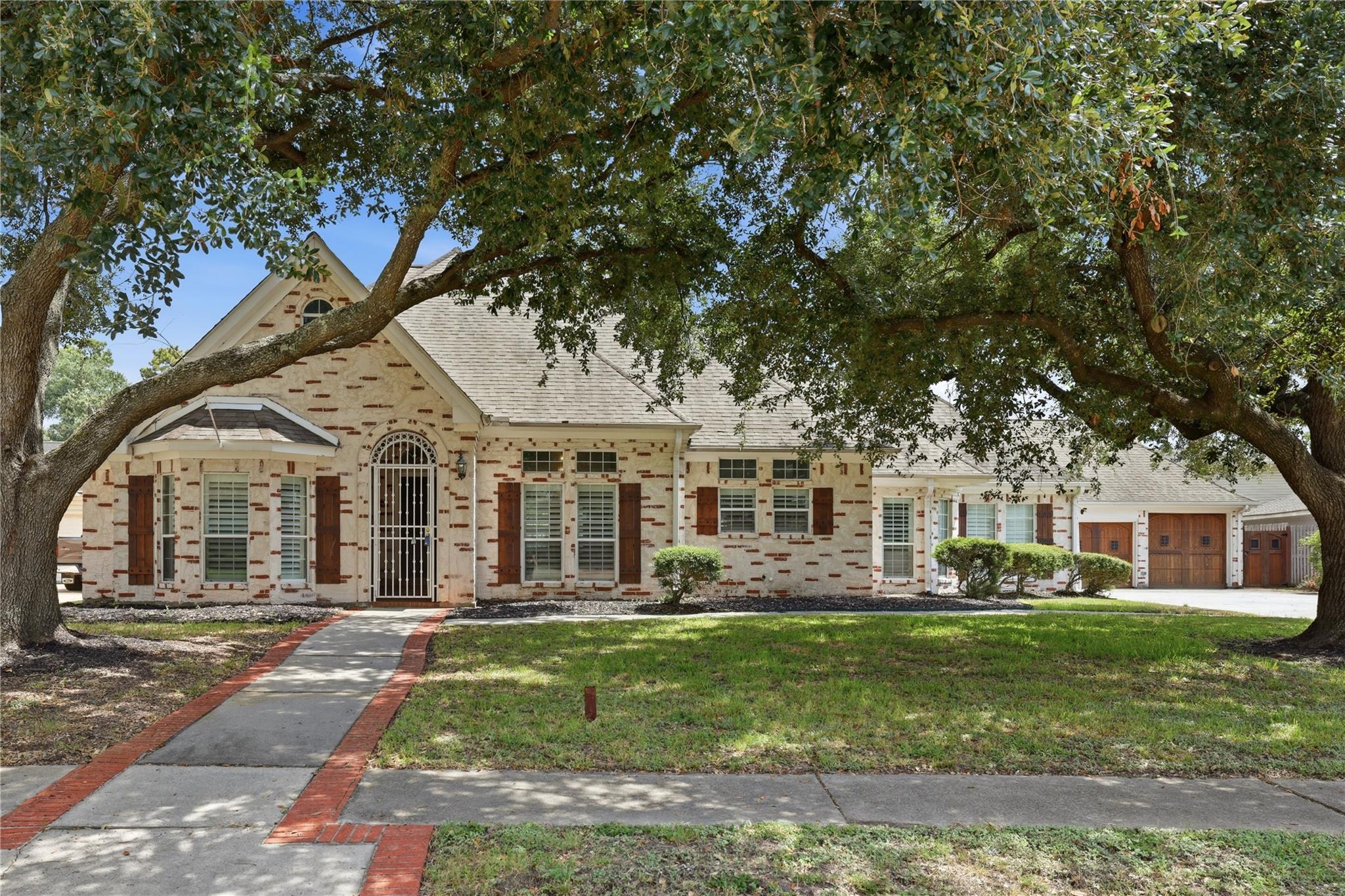 263 Wood Loop Street