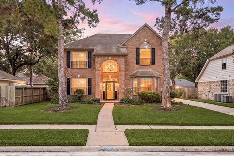 Homes For Sale - 17511 Tall Maple Court<br/> Houston, TX 77095