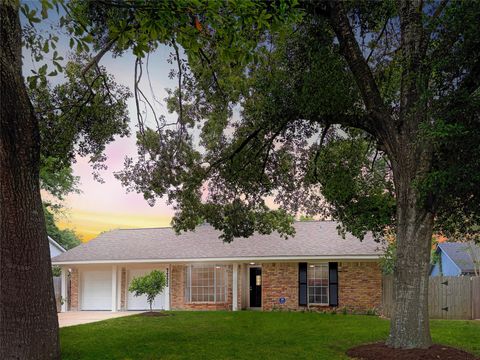 Photo of 7323 Tall Pines Drive, Houston, TX 77088 (MLS # 68355873)