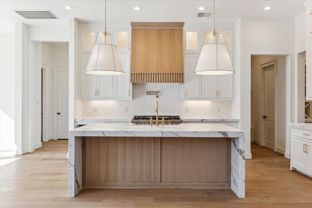 Photo of 1359 Wakefield Drive, Houston, TX 77018 (MLS # 88542335)