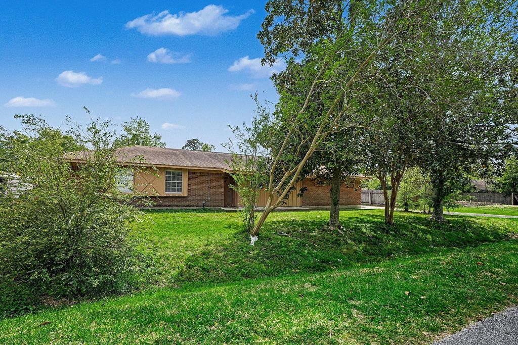 Photo of 722 N Fall Creek Drive, Houston, TX 77336 (MLS # 48137680)