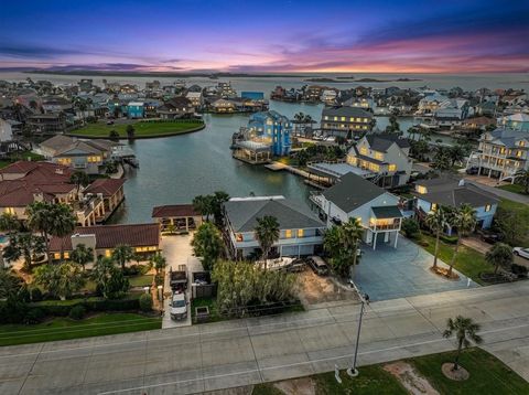 Photo of 1435 Tiki Drive, Tiki Island, TX 77554 (MLS # 33997736)