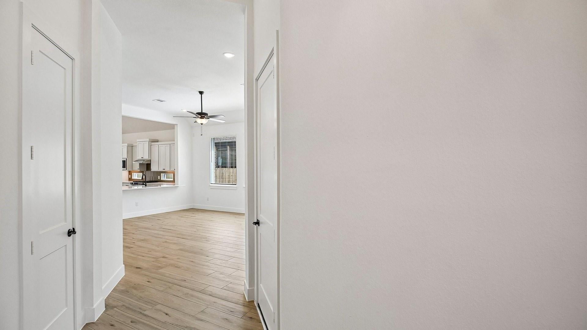 2415 Garden Arbor