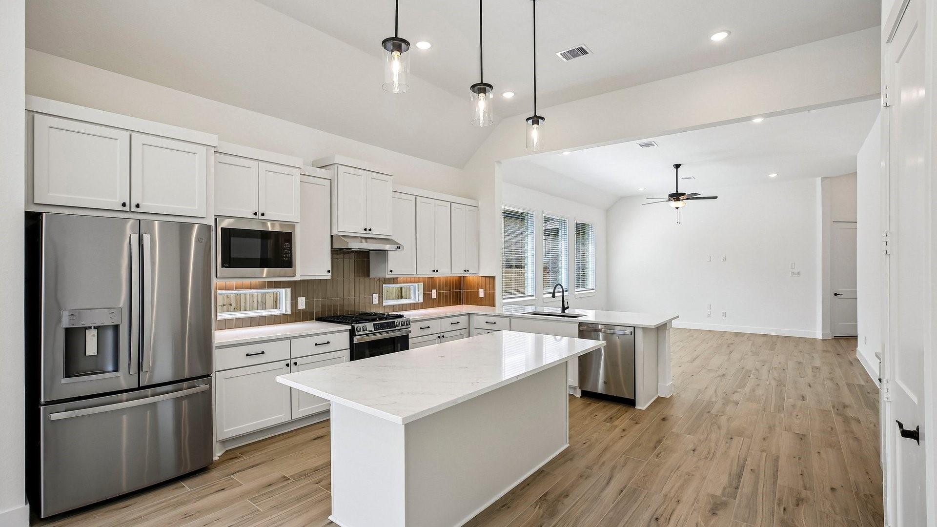 2415 Garden Arbor