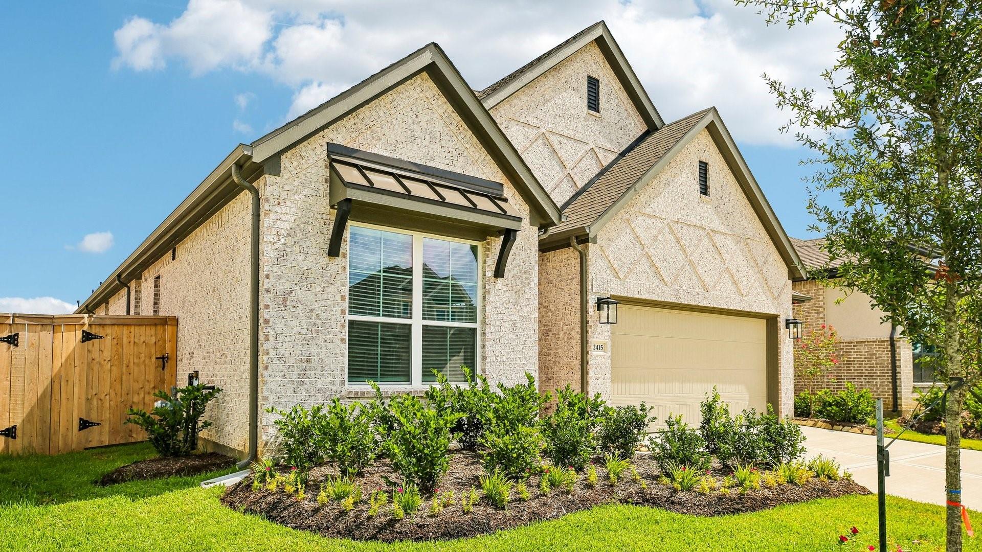 2415 Garden Arbor