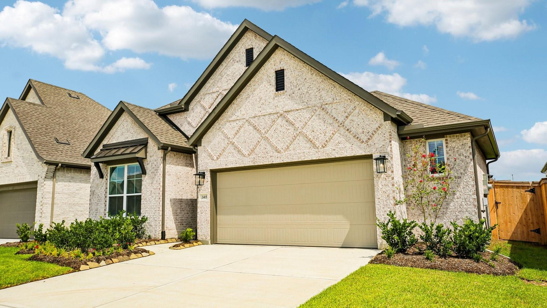 2415 Garden Arbor