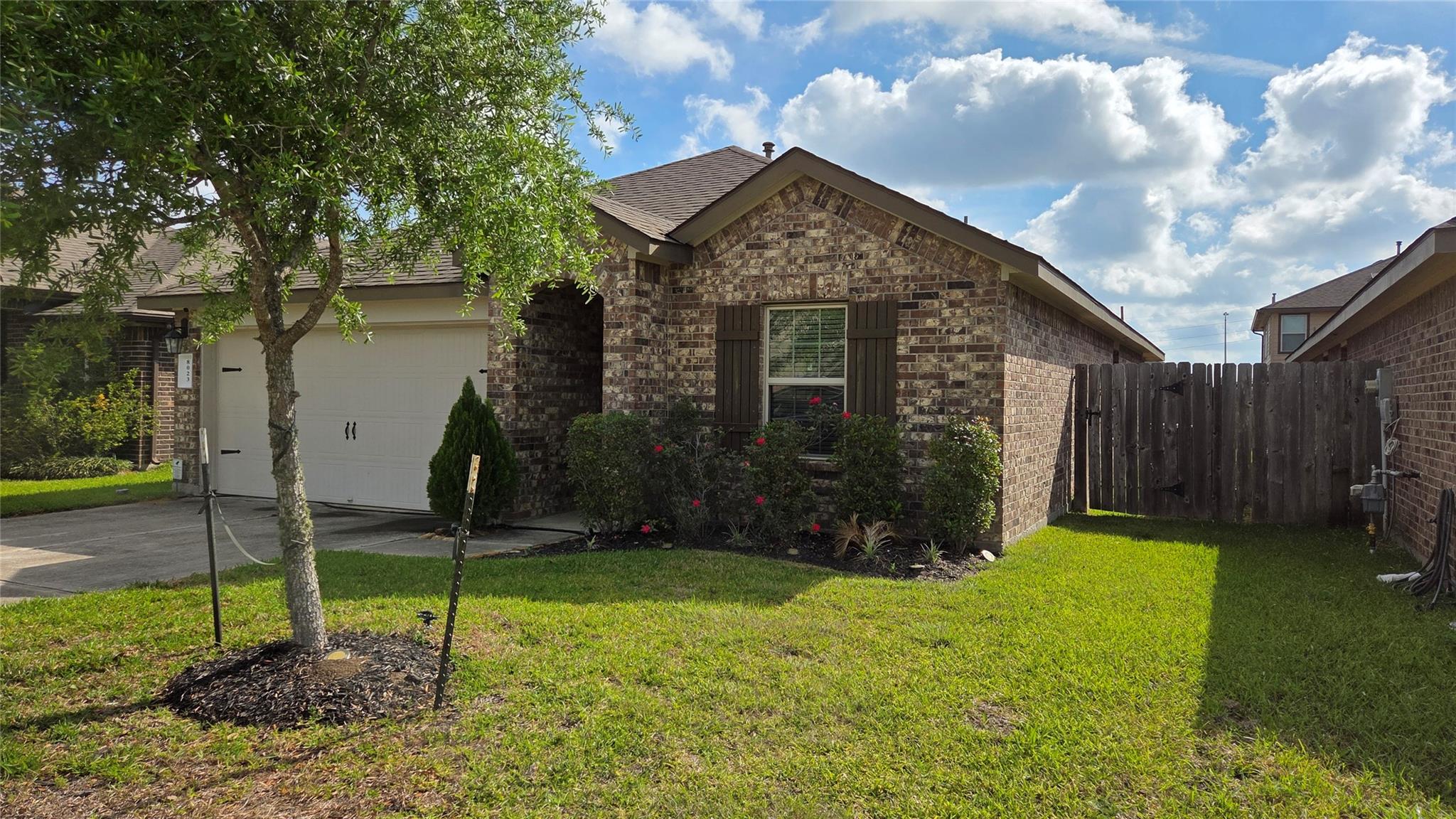 8023 Ecru Lane