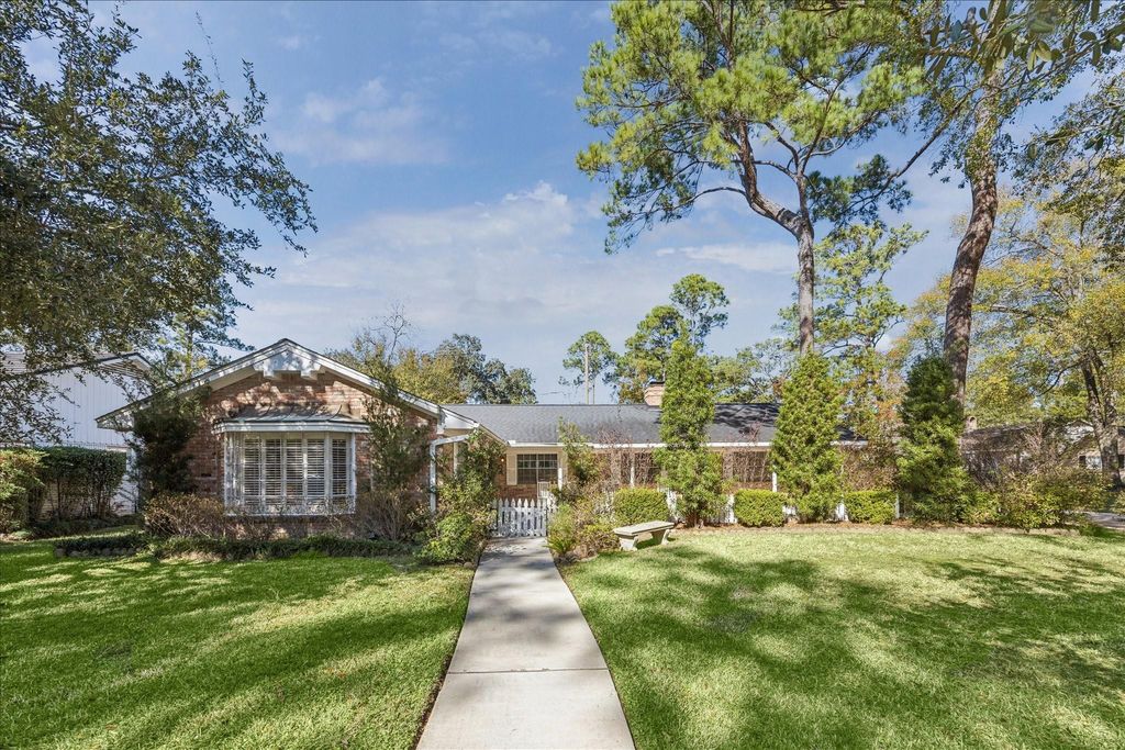 Photo of 10002 Cedar Creek Drive, Houston, TX 77042 (MLS # 75686524)