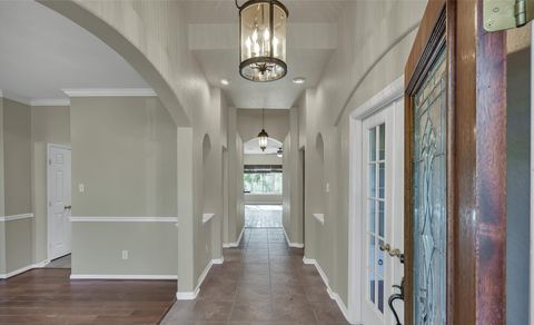 Photo of 30 S Rambling Ridge Place, Conroe, TX 77385 (MLS # 98283064)