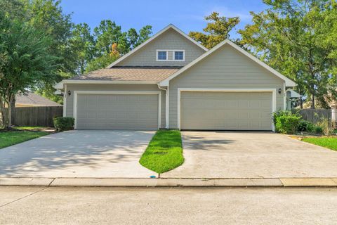 Photo of 34 Greenwich Place, Conroe, TX 77384 (MLS # 22252378)