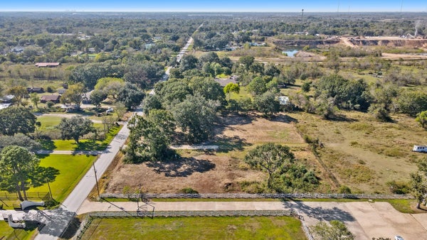 676 EVERGREEN ST, FRESNO, TX 77545 - Image 9cf4bf0cbce8e5236944e23d0e556789/817860331