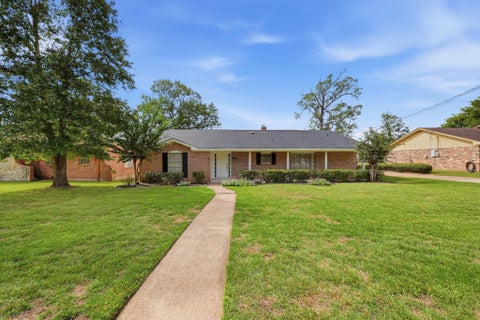 Photo of 525 E Lake Drive, Livingston, TX 77351 (MLS # 15638402)