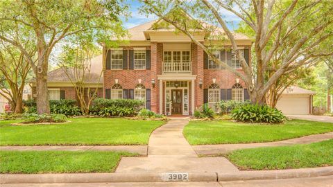 Photo of 3902 Lyndhurst Place, Sugar Land, TX 77479 (MLS # 20985903)
